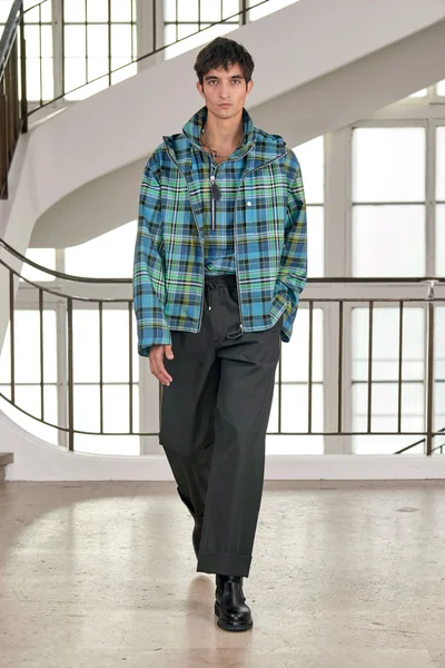 Look 3